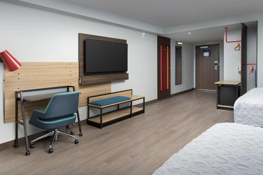 Tru By Hilton Miami Airport South Blue Lagoon Room photo