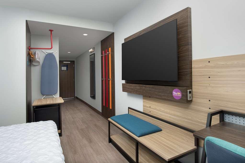 Tru By Hilton Miami Airport South Blue Lagoon Room photo