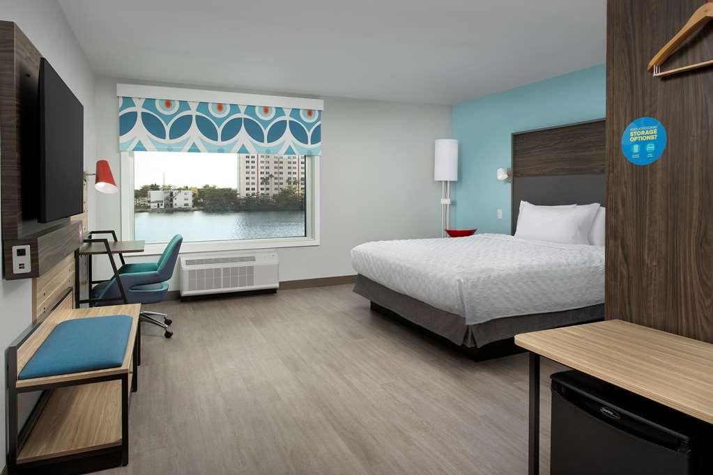 Tru By Hilton Miami Airport South Blue Lagoon Room photo